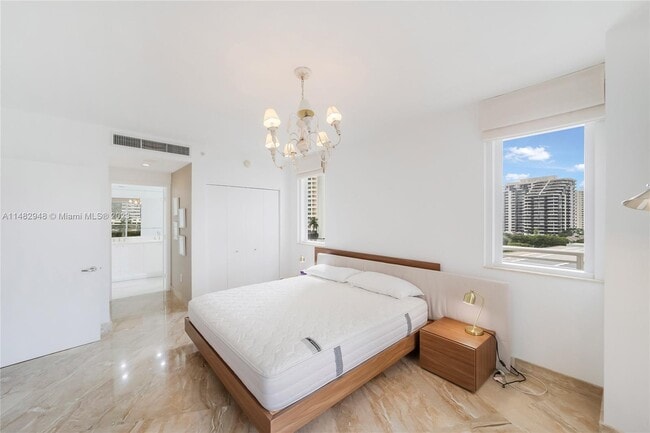 Building Photo - 901 Brickell Key Blvd