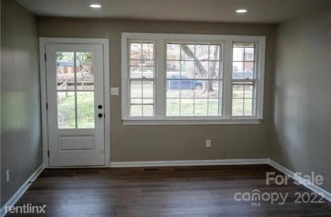 Building Photo - 2008 Choyce Cir