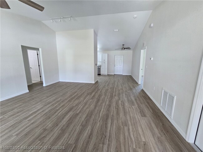 Building Photo - 3900 Mendoza Ave