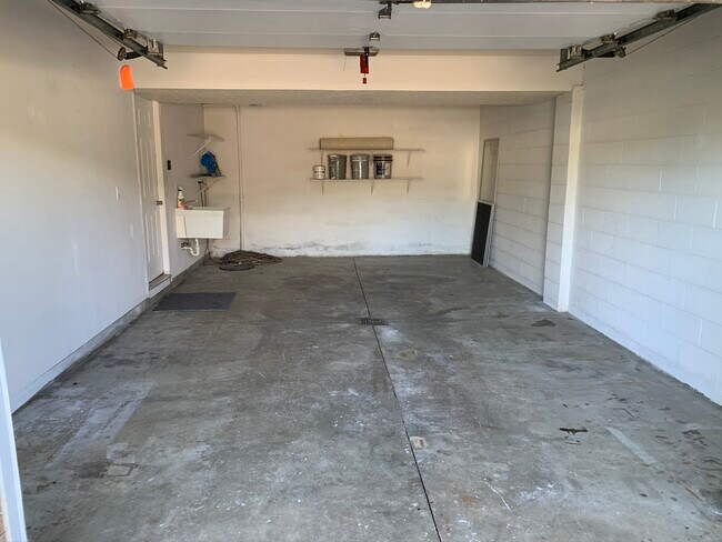 Garage - 576 Stone Creek Dr