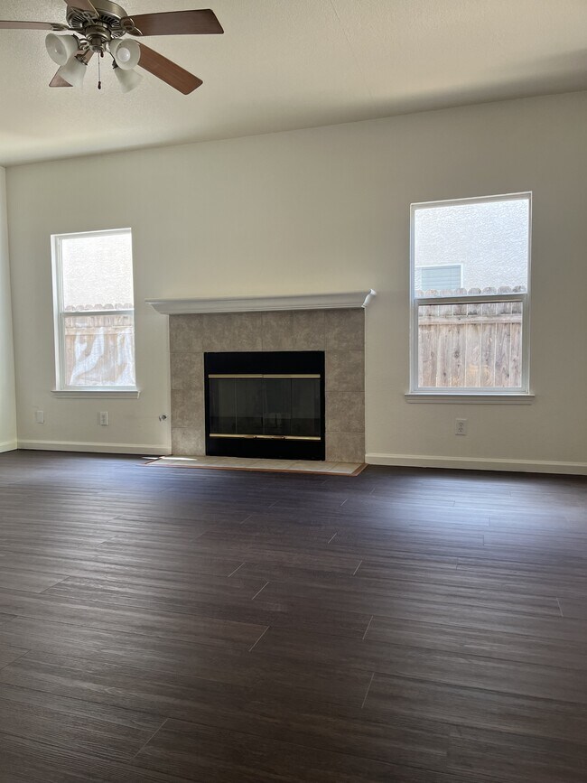 Building Photo - 832 Graystone Ct
