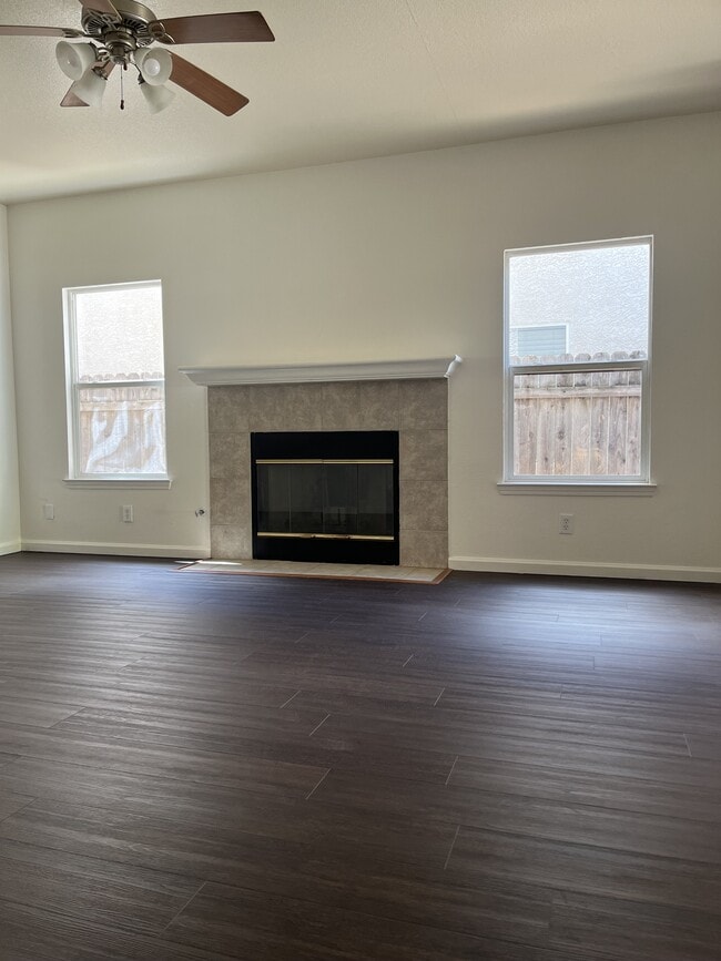 Foto del edificio - 832 Graystone Ct