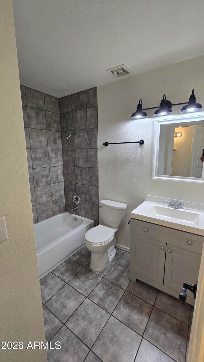 Foto del edificio - 1447 N 53rd Dr
