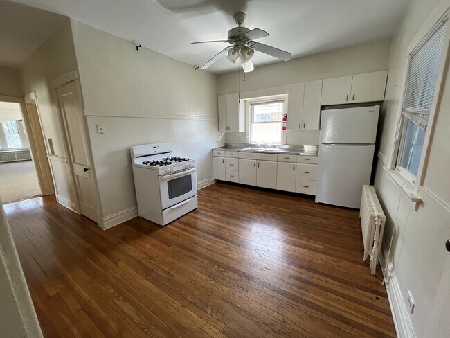 Foto del edificio - 1127 Lathrop Ave