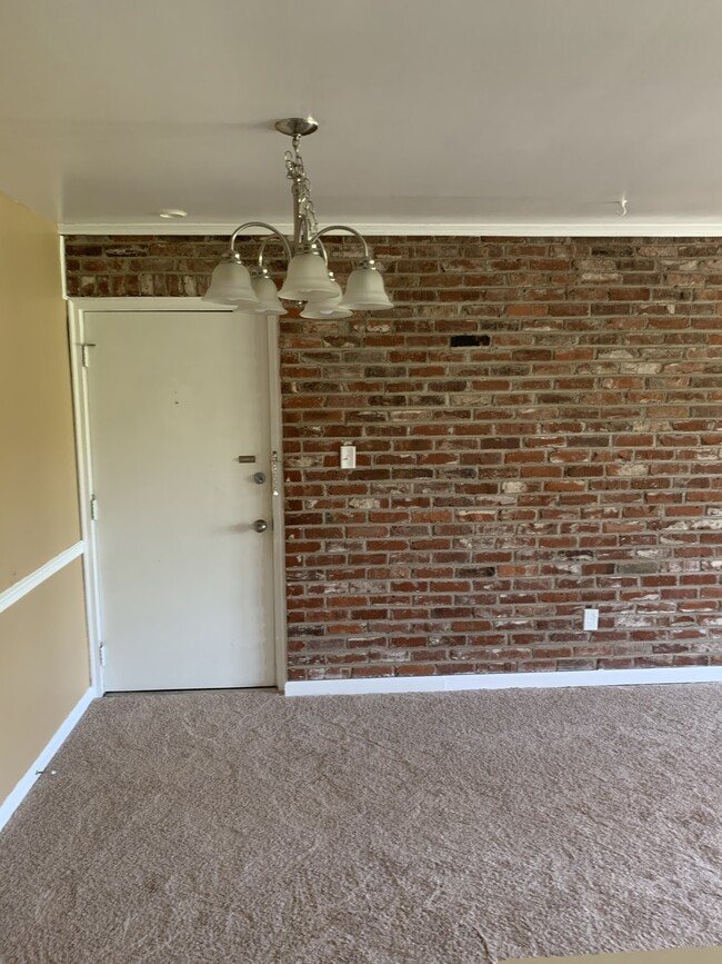 Building Photo - 1100 Chatham Park Dr