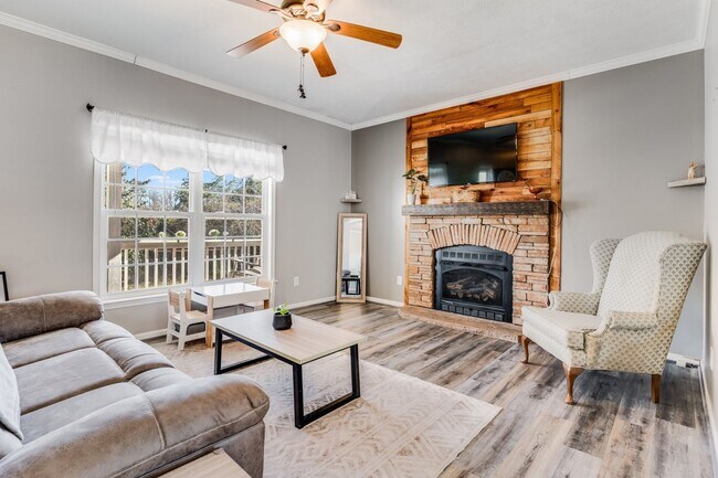 Foto del edificio - 113 Gladys Ln