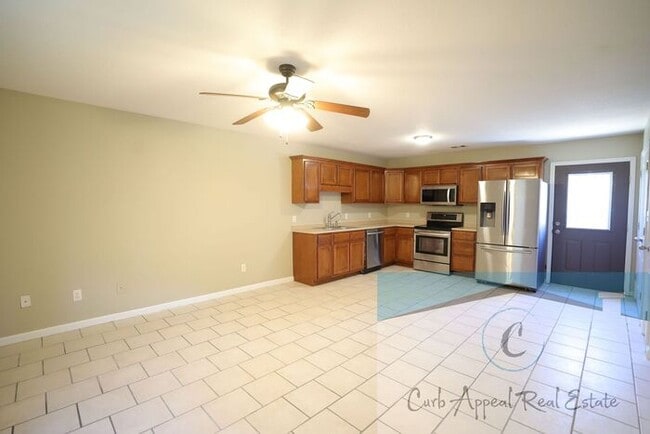 Building Photo - Utilities included!! Internet included!! Spacious 2 bed /2 full bath apt - includes washer/dryer