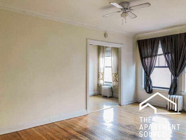 Foto del edificio - 540 W Briar Pl