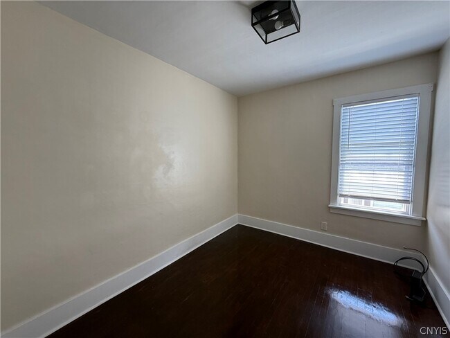 Building Photo - 1642 Taylor Ave