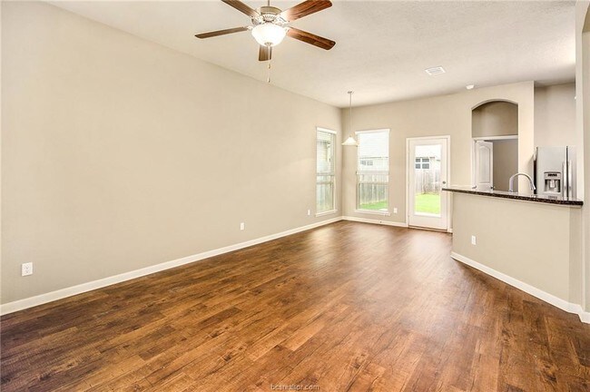 Building Photo - 2027 Stubbs Dr
