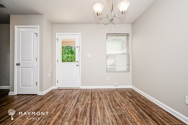 Building Photo - 2215 Marlin Dr