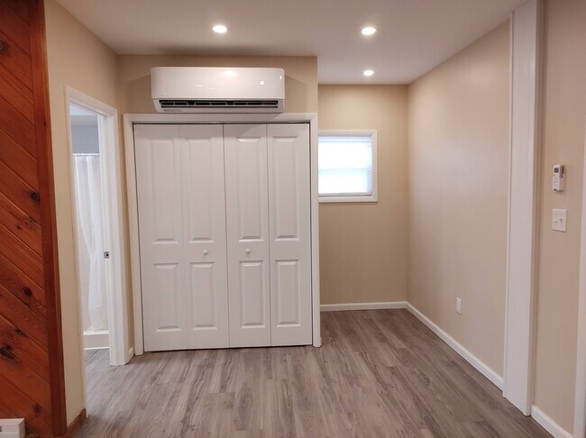 Building Photo - 6 Richards Ln