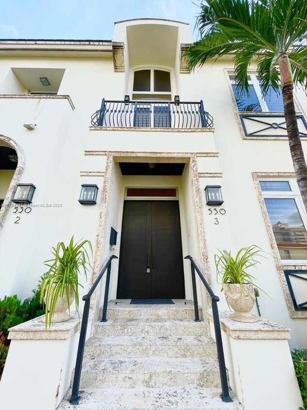 Primary Photo - 530 Valencia Ave