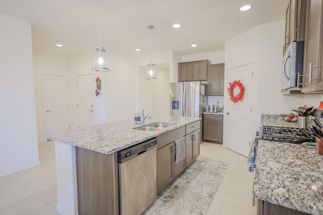 Foto del edificio - 14031 E Golden Oaks Rd