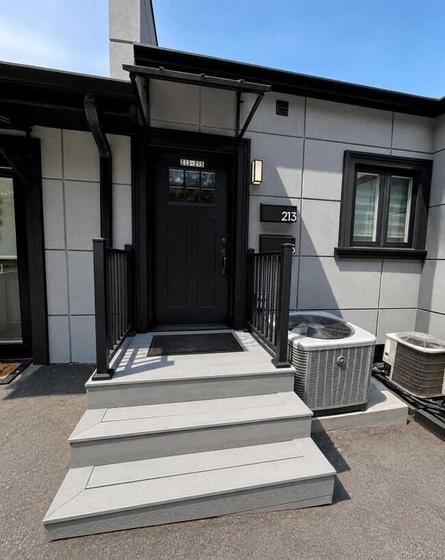 Building Photo - 221 US-9W