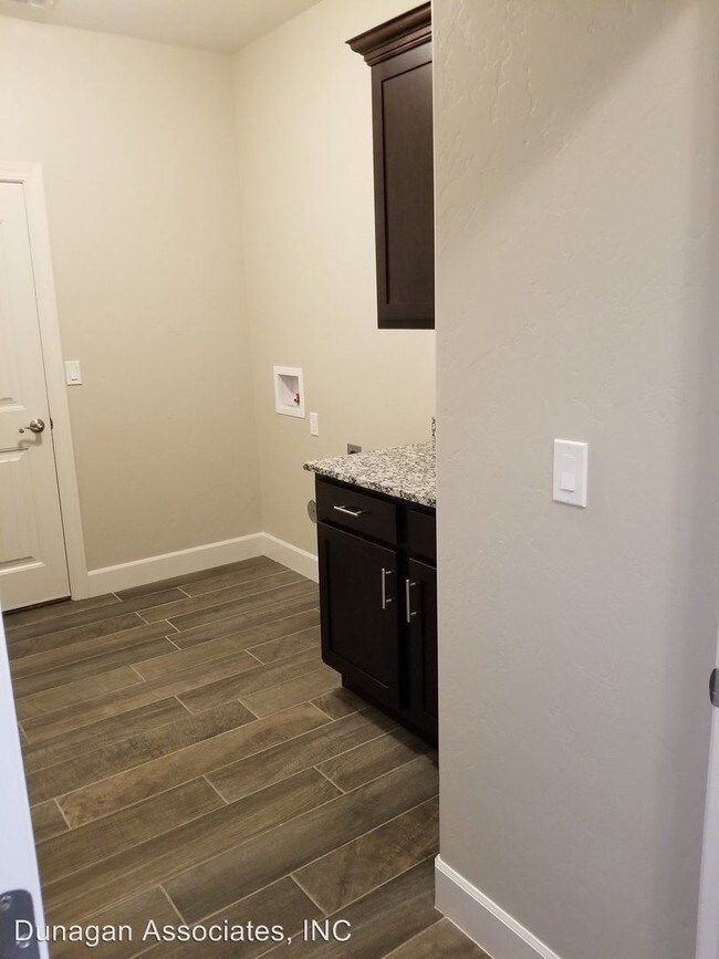 Foto del edificio - 3 br, 2 bath House - 319 Baler