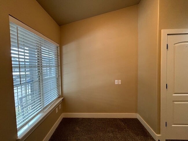 Building Photo - Maples LLC