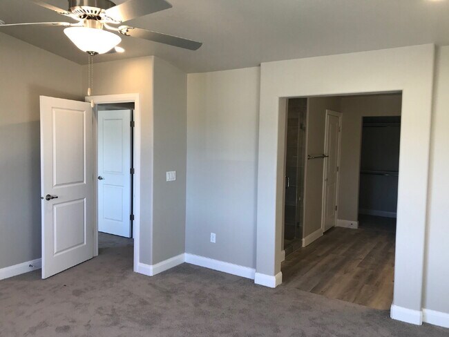 Foto del edificio - "Spacious 4-Bedroom Townhouse in Hurricane...