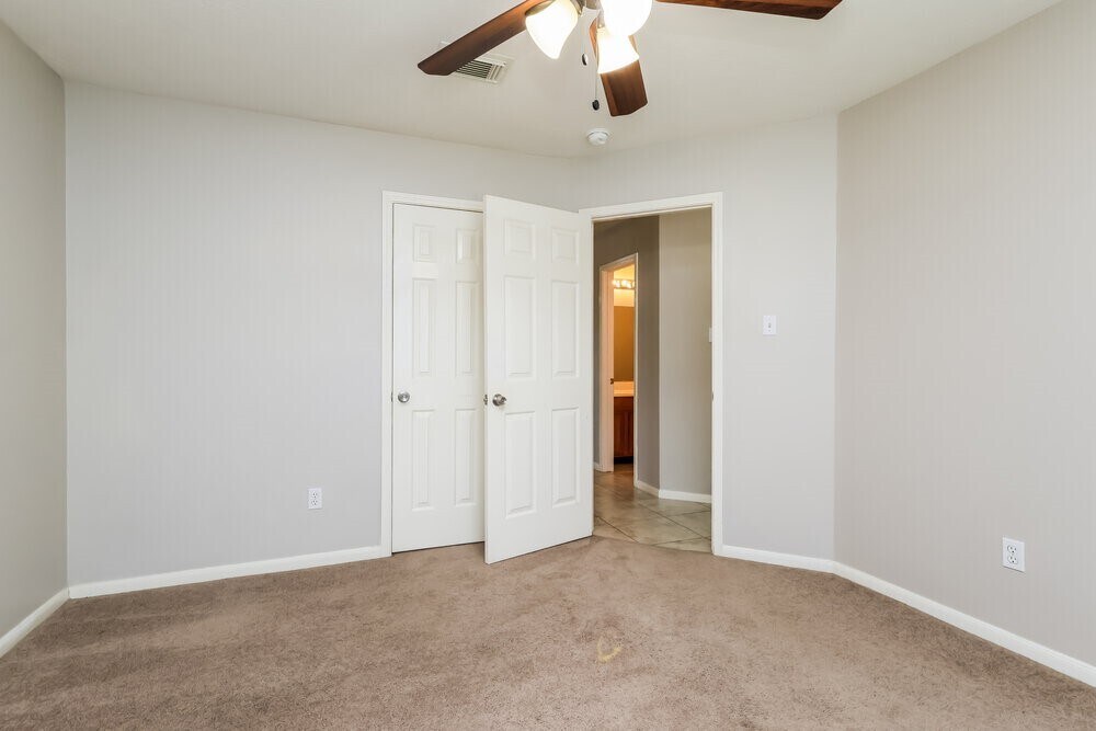 Foto del edificio - 2447 Halstead Dr