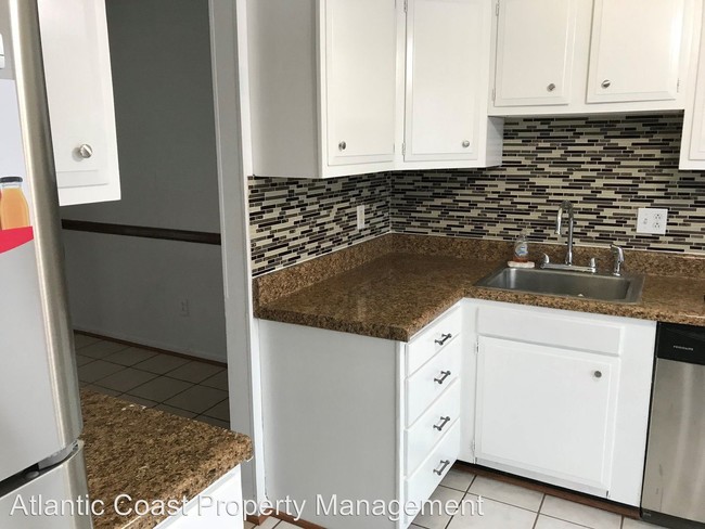 Building Photo - 3 br, 1.5 bath House - 3889 Counselor Lane