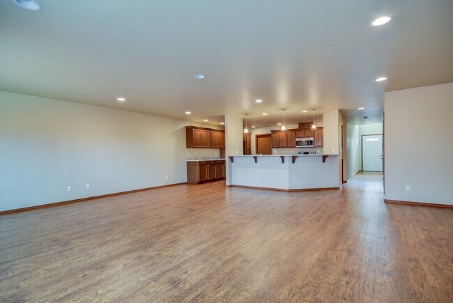 Foto del edificio - 3 Bedroom Townhouse Steps from Fort Nugent...