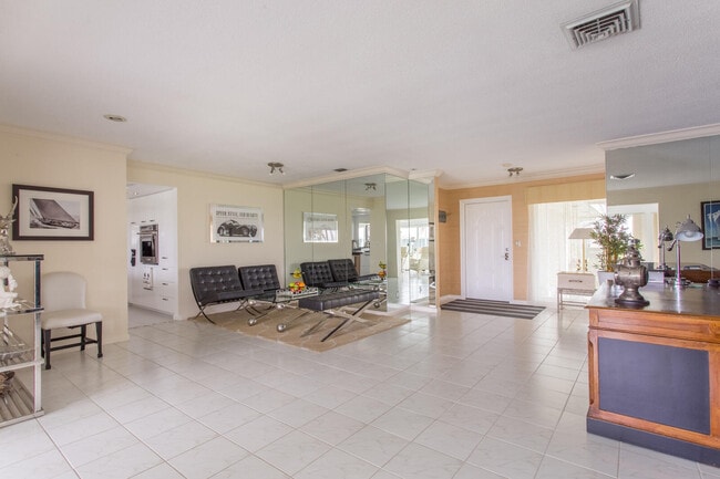 Building Photo - 390 French Royale Cir
