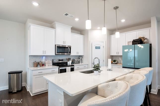 Foto del edificio - 5 br, 3 bath House - 1451 Japonica Alley