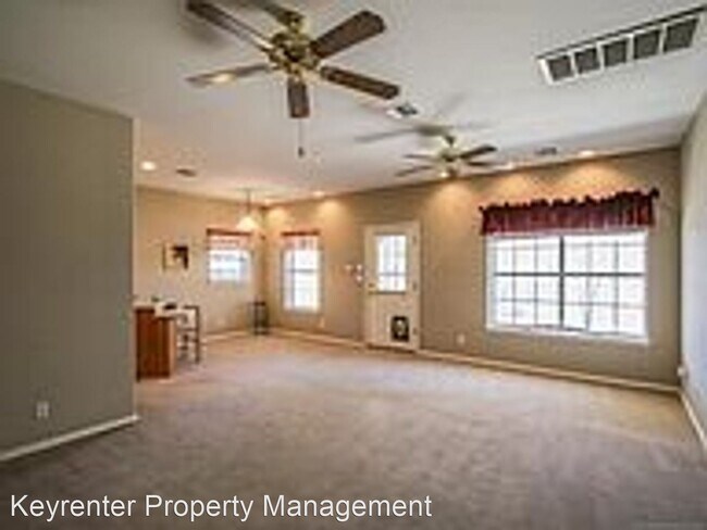 Foto del edificio - 3 br, 2 bath House - 5221 Redbud Dr