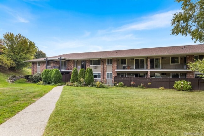 Building Photo - 1513 Old Country Rd