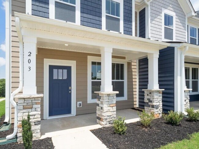 Foto del edificio - 4 Bedroom Townhome in Spartanburg