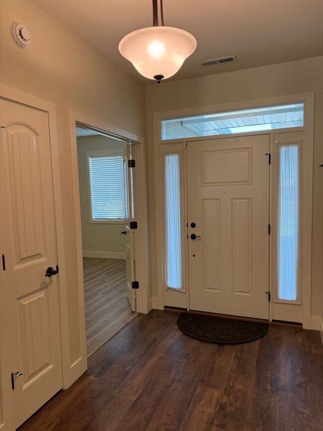 Foto del edificio - 2 Bedroom/ 2 Bathroom Townhome by Ben Stee...