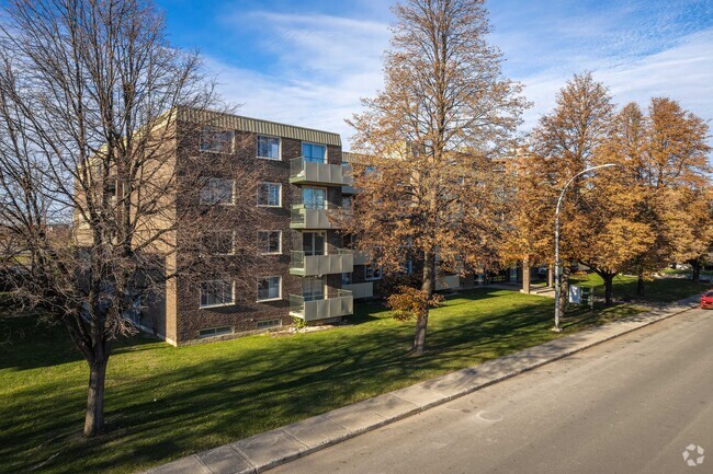 Building Photo - VILLAGE PARK 1