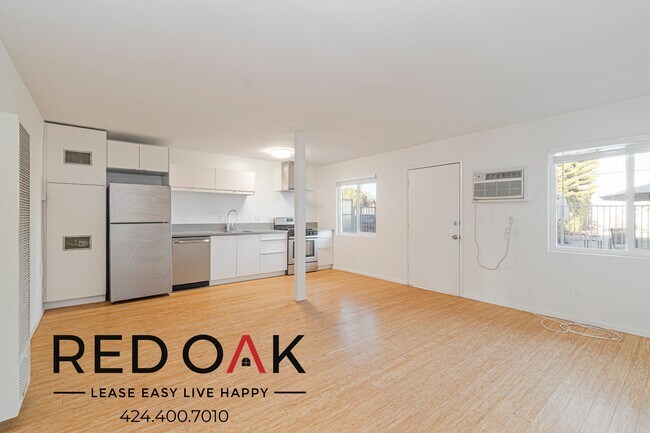 Building Photo - Beautiful and Bright One Bedroom Featuring...