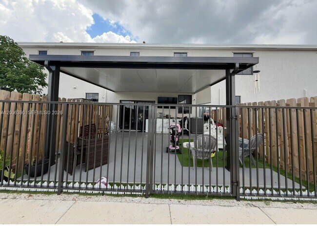 Foto del edificio - 441 NE 13th St