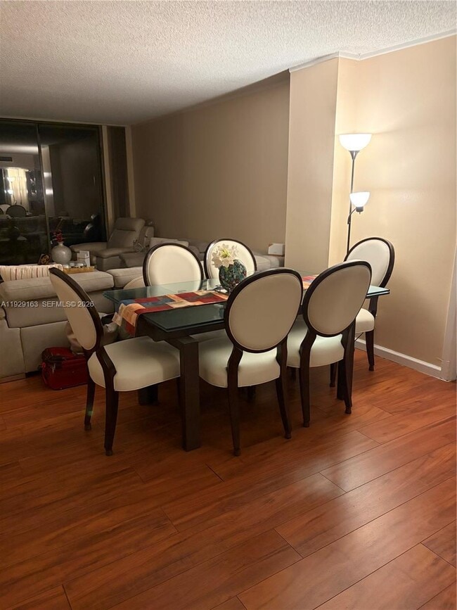 Foto del edificio - 3401 N Country Club Dr