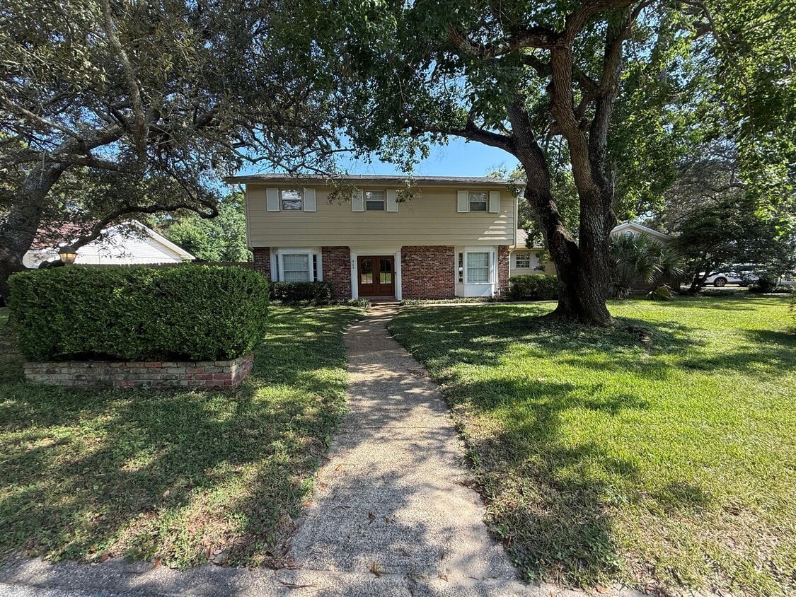 Building Photo - Gulf Breeze - Proper - 5 bedroom, 4 bathro...