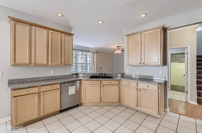 Foto del edificio - 3 br, 2.5 bath House - 6214 Interbay Avenue