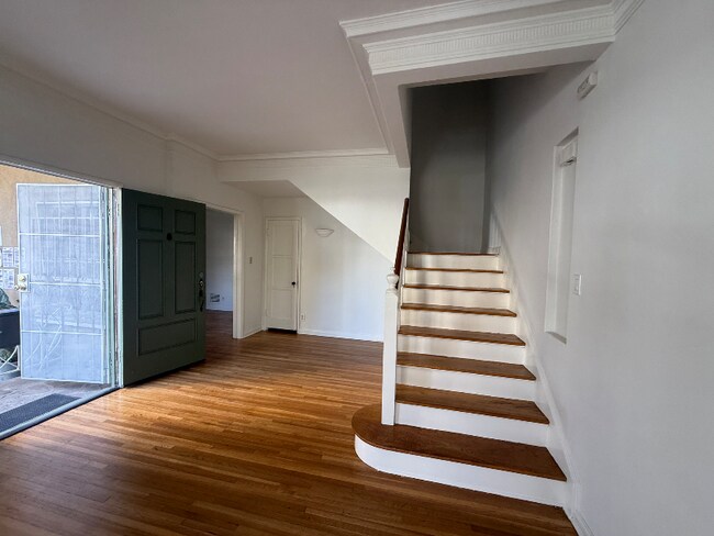 Foto del edificio - 1062 Masselin Ave