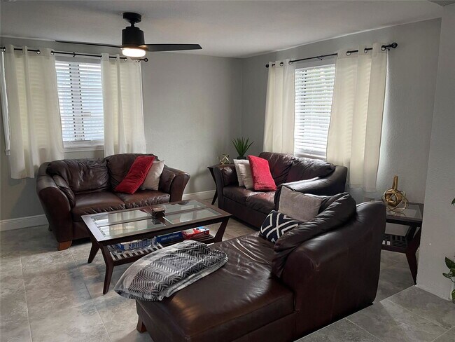 Foto del edificio - 1630 NW 13th Ct