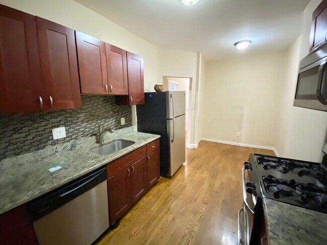 Building Photo - 6 Linwood St