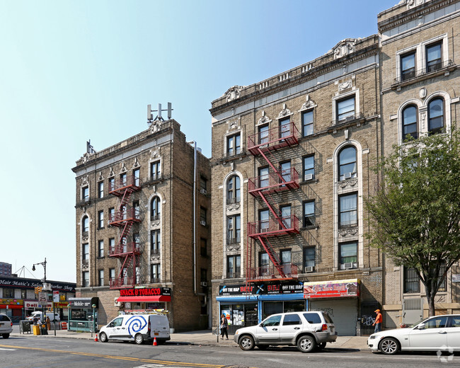 Building Photo - 616 W 207th St