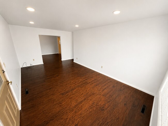 Foto del edificio - Newly Renovated 3 Bedroom Home with Bonus Family Room