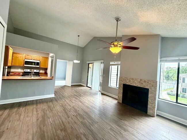 Building Photo - 549 Sun Ridge Pl