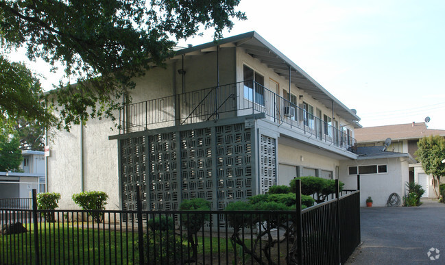 Foto del edificio - The Oaks