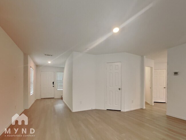 Foto del edificio - 5233 Elrington Vly Ln