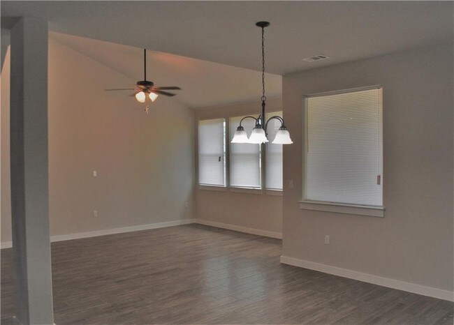 Foto del edificio - 1406 Zephyr Ln