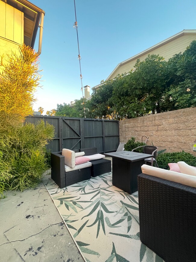 Building Photo - 7216 S La Cienega Blvd