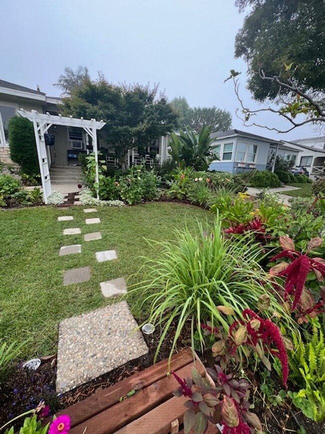 Building Photo - Westchester Home Perfect for Plant/Garden ...