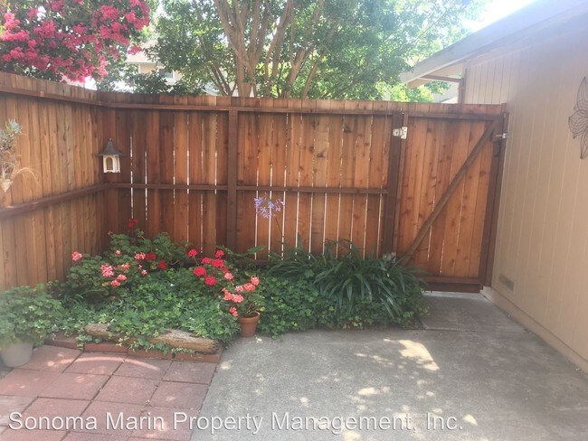 Building Photo - 2 br, 1.5 bath House - 1430 Gold Way