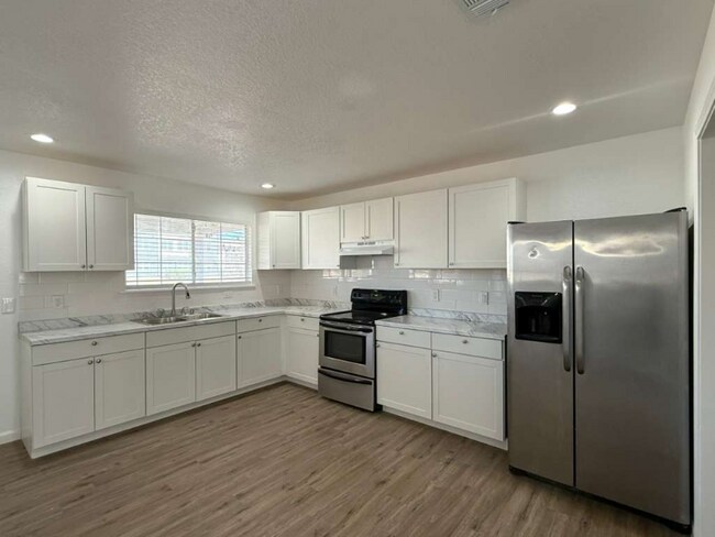 Building Photo - 9339 Mimosa Manor